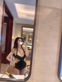 媚媚  165-48-F-24歲 性感模特  性感比基尼辣妹，一舉一動都好似勾引撩到人，撒嬌時深