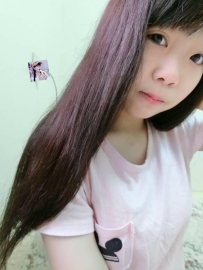 甜甜 152-45-E-18歲清純可愛 很幼齒 奶頭粉嫩 穴穴都是很粉嫩的可玩品飽  下面很乾淨