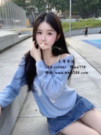 淺淺  160-48-D-19歲邊洗澡邊玩弄蛋蛋的同時還有激情熱吻 到了床上會主動撲倒騎在哥哥