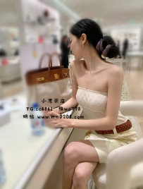 希 165-45-C-23歲價位：16k嫩白的皮膚 顏值出眾 打扮時尚 服務也貼心 奶雖小 但剛好