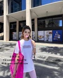 陳小青  167-47-D-23歲價位：16000    留學生美到讓人屏息！大長腿配上天然D奶，顏值