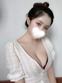 梓涵  162-47-F-26歲特價約：4000 性感姐姐 不僅眼神很會勾人 臉蛋也很嫵媚 身材佷頂
