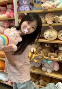 可那 153-43-C-18歲長髮學生 臉蛋幼齒 身材苗條  清純   #無套吹 #無刺青  服務色情