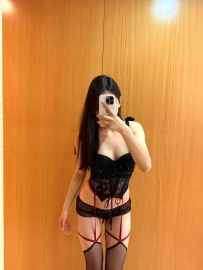 艾艾  163-50-D-27歲特價：5000 喜歡穿情趣服裝的黑絲姐姐 不僅服務很騷 做愛的表情也