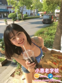 楠楠 158-46-C-18歲 #南部可約 文藝清新臉蛋 很有活力的學生 身材比例完美 三七分的身