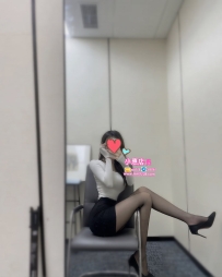 薇薇 167-46-D-25歲OL特價6000 特色：素股、深喉、口爆、吞精、制服誘惑