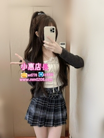 恩希  153-42-C-19歲臉蛋清秀  皮膚水嫩  不抽煙  笑起來很卡哇伊 說話很奈   臉蛋看