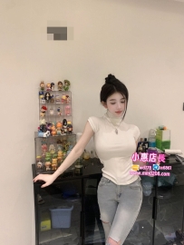 舒西  165-46-E-20歲舞蹈學生 有蜜桃翹臀 S型的身材 很性感哦 臉蛋圓圓的 看到第一眼