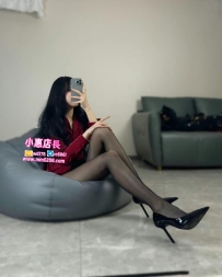 小摳 166-45-C-24歲性感 高挑氣質 女神級臉蛋 黑絲緊緊包住修長美腿 每一步都誘惑