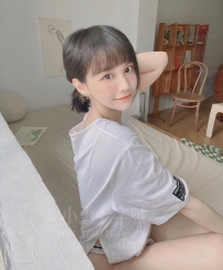 小魚 152-42-C 18歲想要被插漂亮的乳頭想要被舔，超適合加節的妹妹，漂亮的雙腿穿上絲